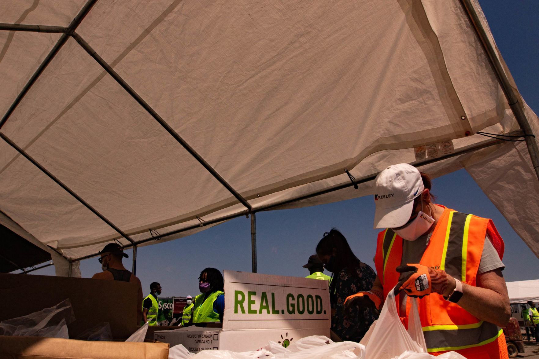 St. Louis region holds largest food distribution for thousands in need